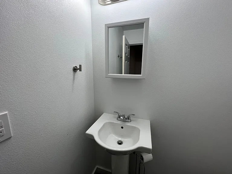 583 N Main St — Photo 22