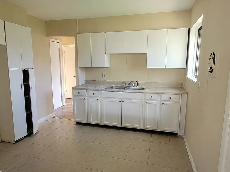 3344 Roswell Dr — Photo 8
