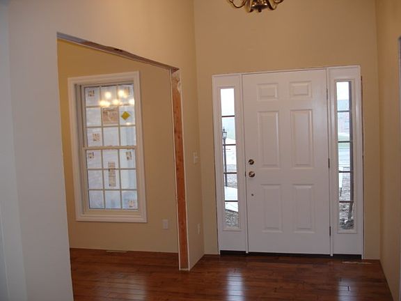 3rd image of 109 Crab Apple Dr
