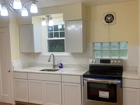 4th image of 2114 Greenbrook Dr