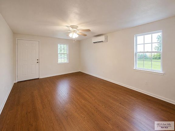 2nd image of 865 Rio Grande St