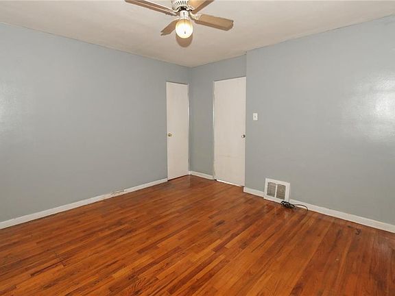3rd image of 1801 N Medford Ave