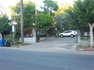 1st image of 614 S Van Ness Ave