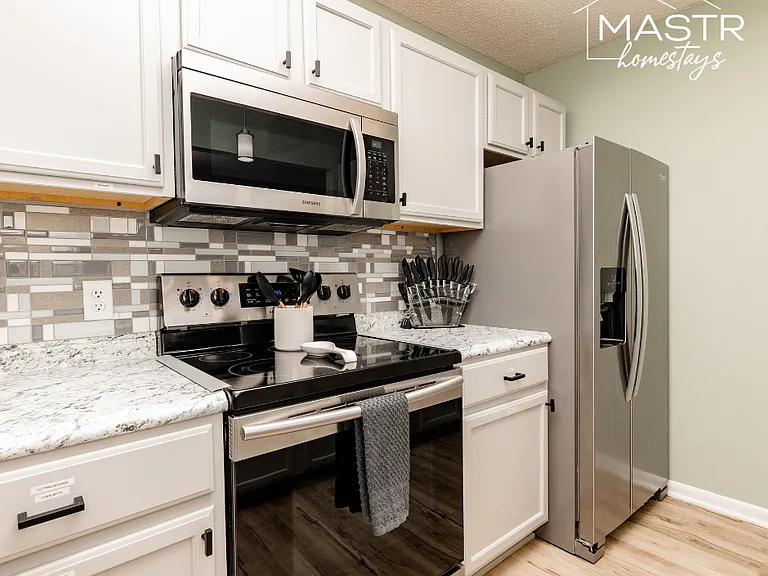 136 Sussex Dr — Photo 15
