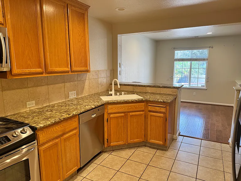 3210 Silverland Dr — Photo 13