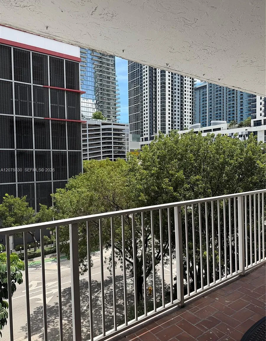 Madison Downtown Condo — Photo 1