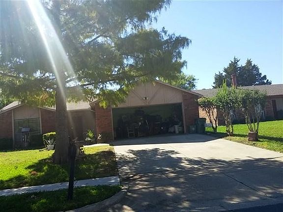 3rd image of 1906 Baywood Ln