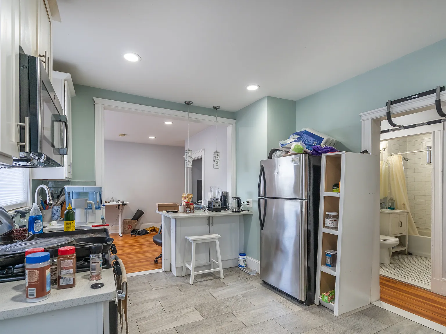 4 bed, $3,400 — Photo 2