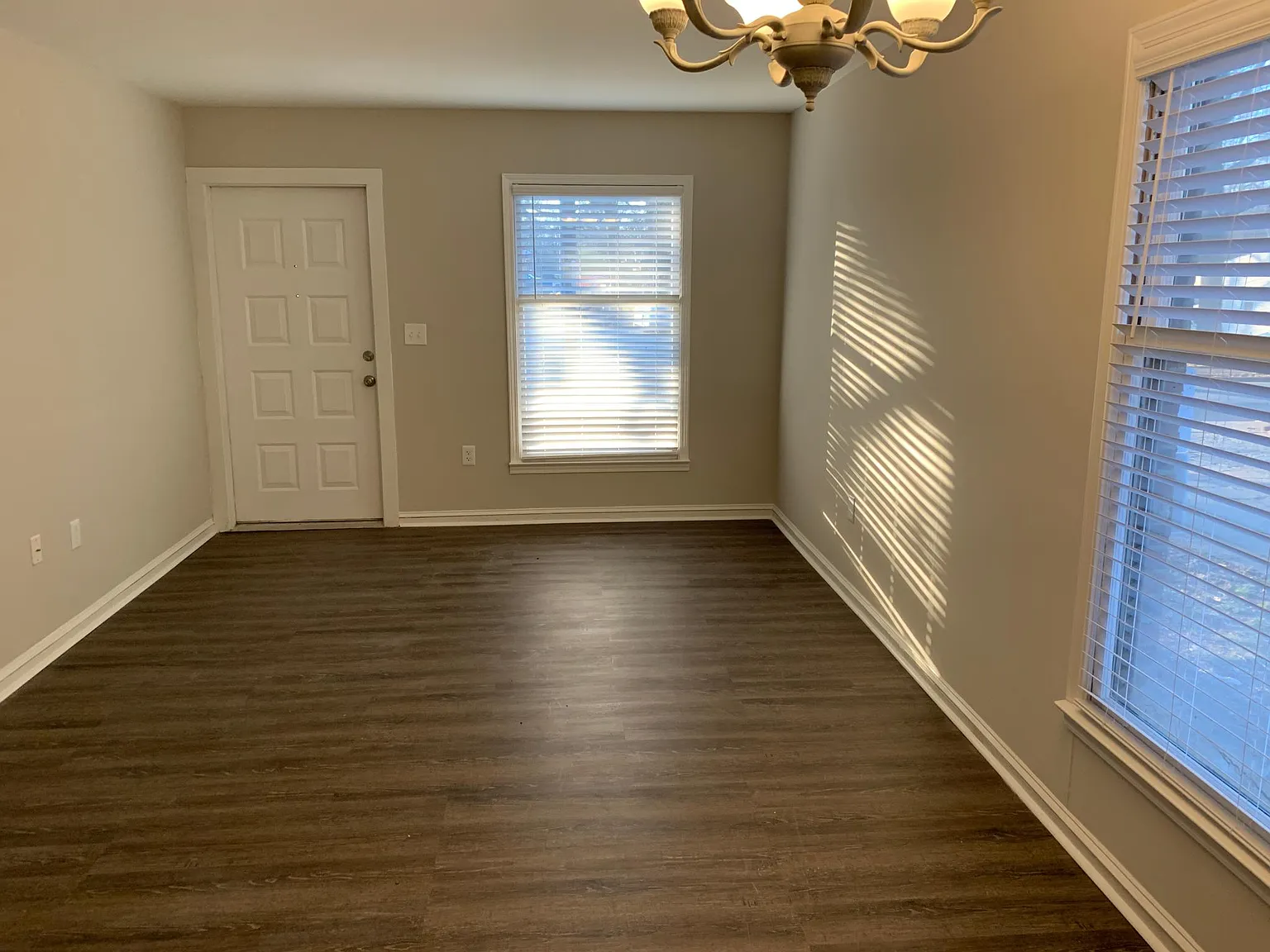 2 bed, 900 sqft, $1,400 — Photo 3