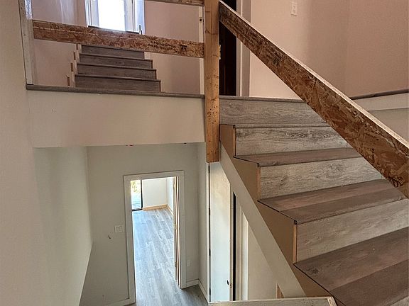 5th image of 1401 Seegar St
