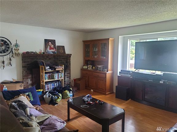 3rd image of 124 Elma Dr