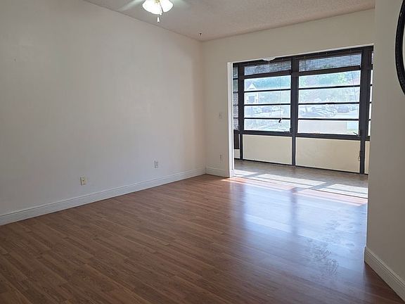 5th image of 6031 Scotchwood Gln APT 204