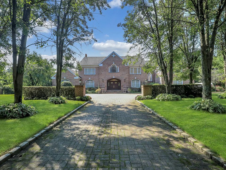 1st image of 7 Stirrup Dr