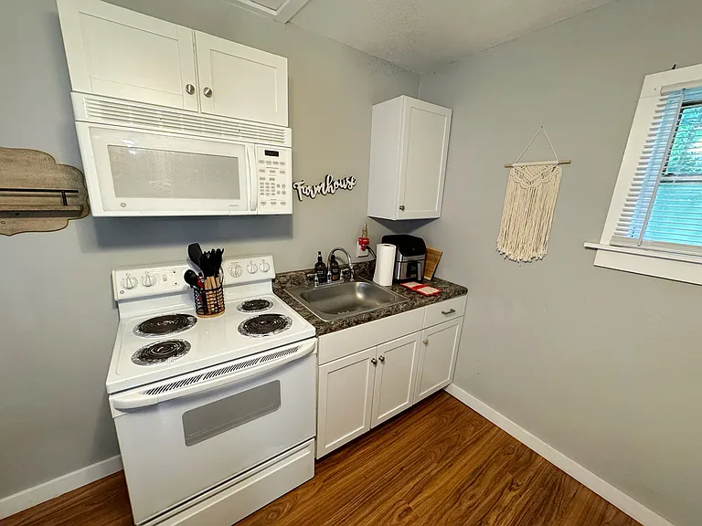 2015 Beaver Ln — Photo 3