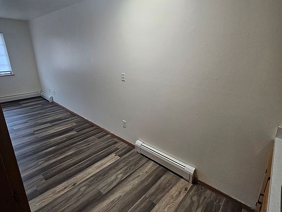 4th image of 604 N Black River St #203