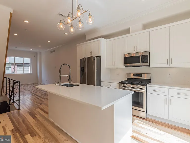 1335 S Bouvier St — Photo 7