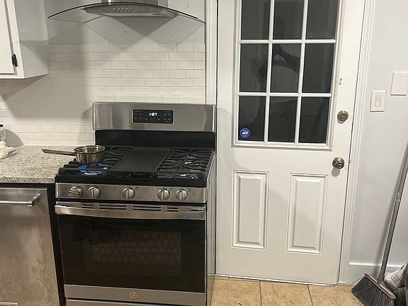 3rd image of 2030 E 4th St