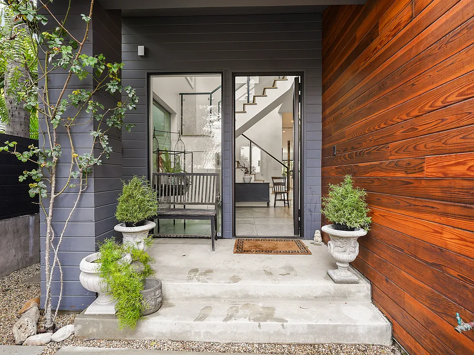 924 Vernon Ave