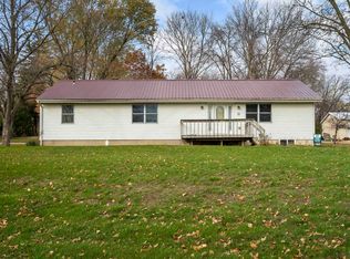 105 4th St NW, Hopkinton, IA 52237