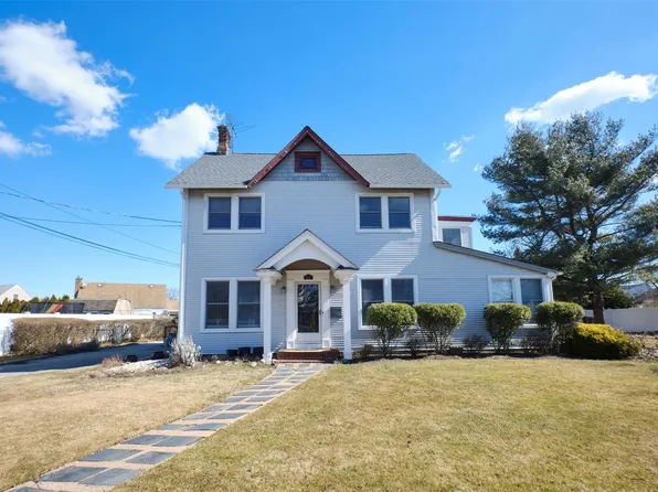 487 S Bayview Avenue, Freeport, NY 11520