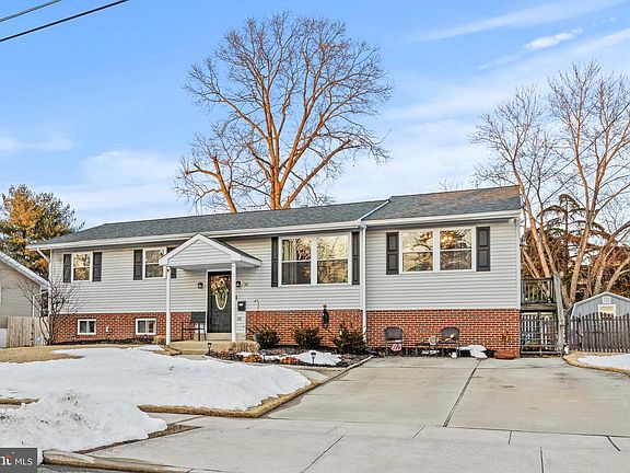 2nd image of 10 Wexford Rd