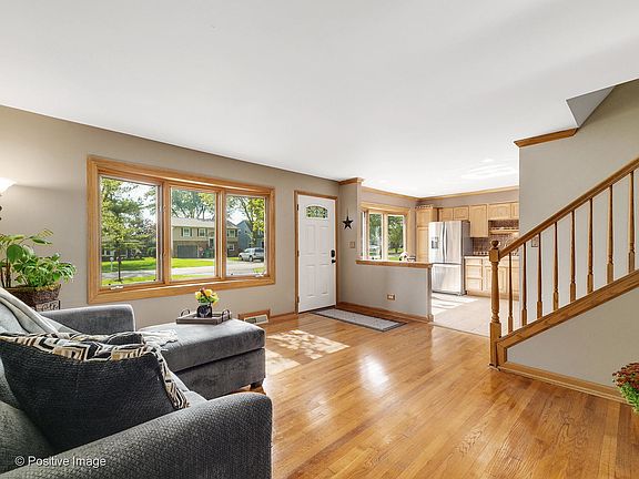 3rd image of 27W026 Evelyn Ave