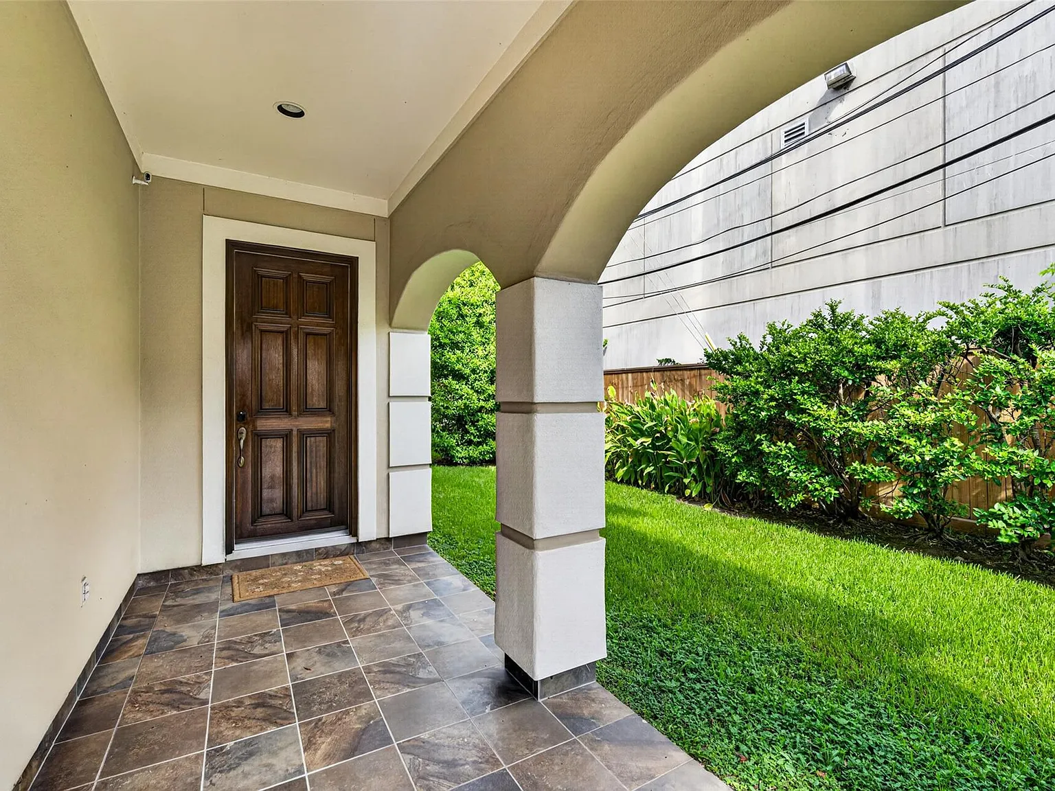 3 bed, 4.5 bath, 2835 sqft, $4,200 — Photo 4