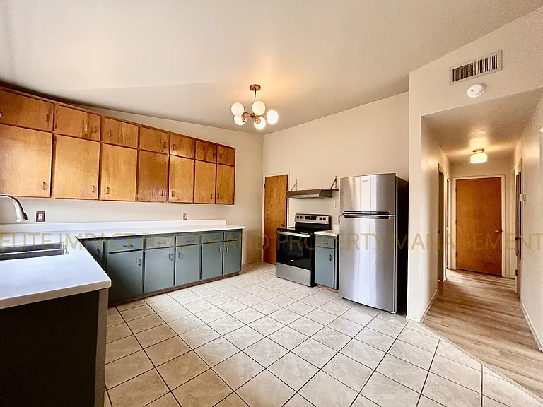3215 North Cherry Avenue - 3215 — Photo 6