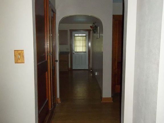 hall leading to kitchen