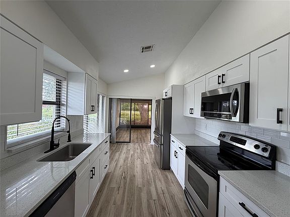 4th image of 339 PEMBROKE LANE S #228