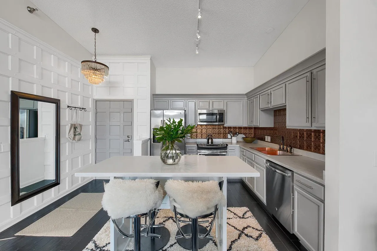 1 bed, 689 sqft, $1,975 — Photo 3