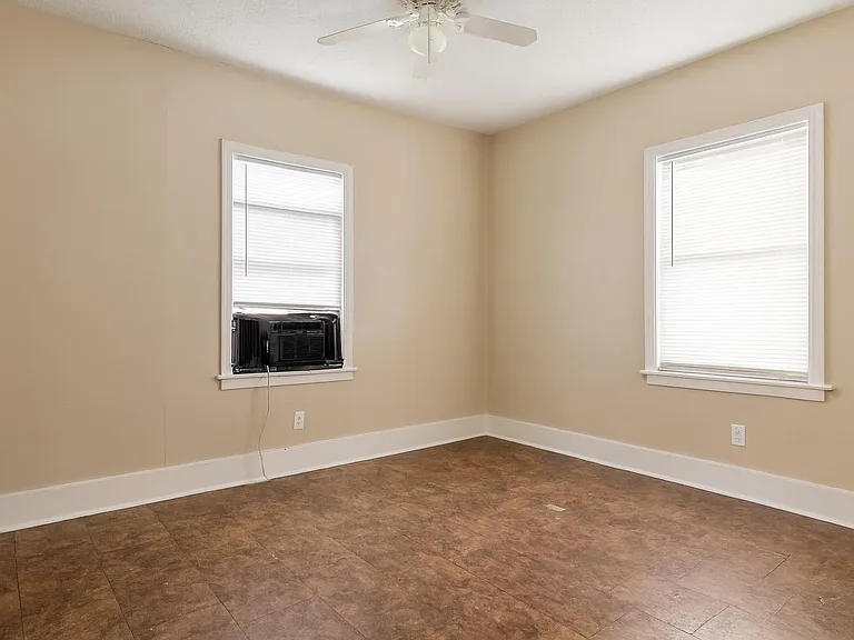 6113 Avenue Q 1/2 #2 — Photo 9