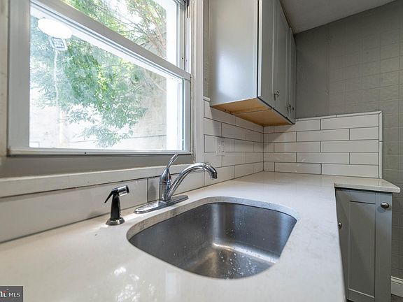 3rd image of 510 King St