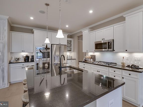 5th image of 15 Golden Raintree Ct