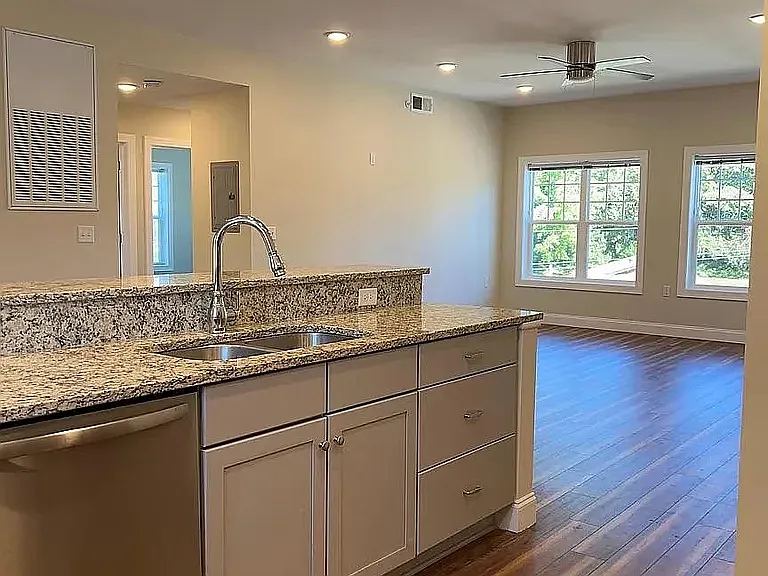 2 bed, 1050 sqft, $1,850 — Photo 2