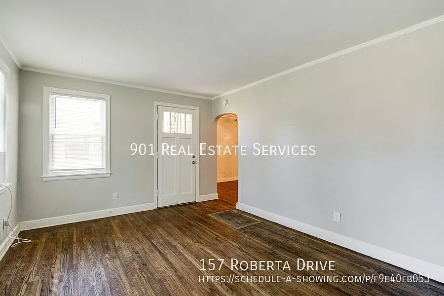 Classic Midtown Duplex — Photo 4