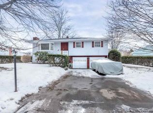 23 Blue Hills Dr, Saugerties, NY 12477