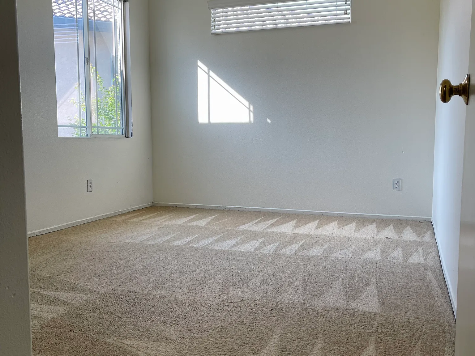 Pondmoor Dr, Riverside — Photo 2