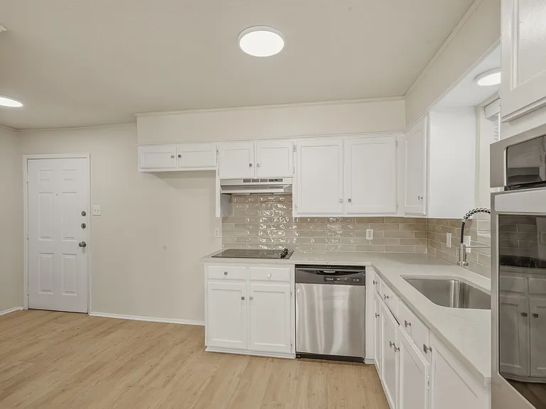 1622 Brown Trl — Photo 15
