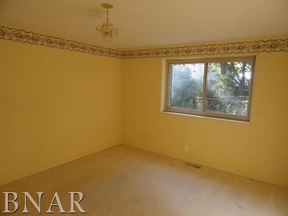 5th image of 307 Fairway Dr APT 5