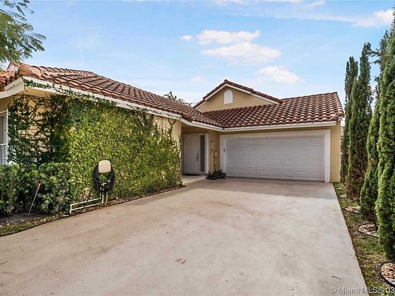 3rd image of 10372 NW 46th St