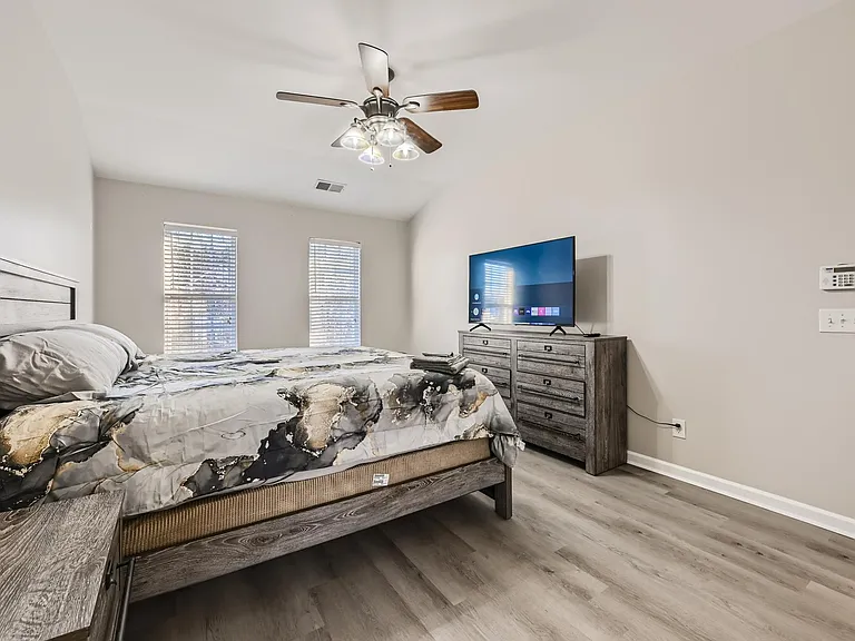 9918 Southampton Commons Dr — Photo 16