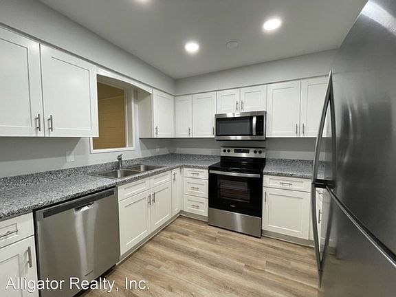 2nd image of 508 NE 4th Ave APT 2