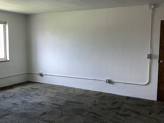 2nd image of 618 Versailles Ave #31