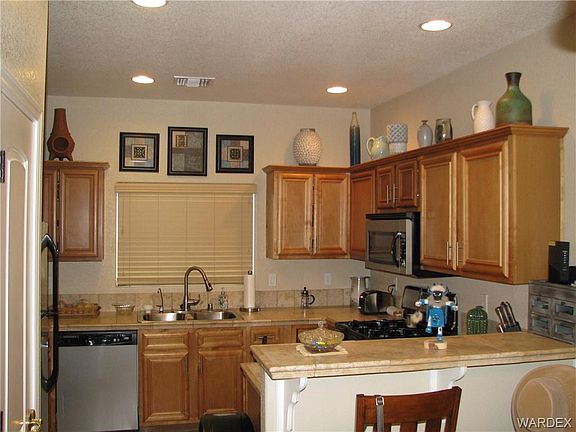 4th image of 2419 Jasmine Dr