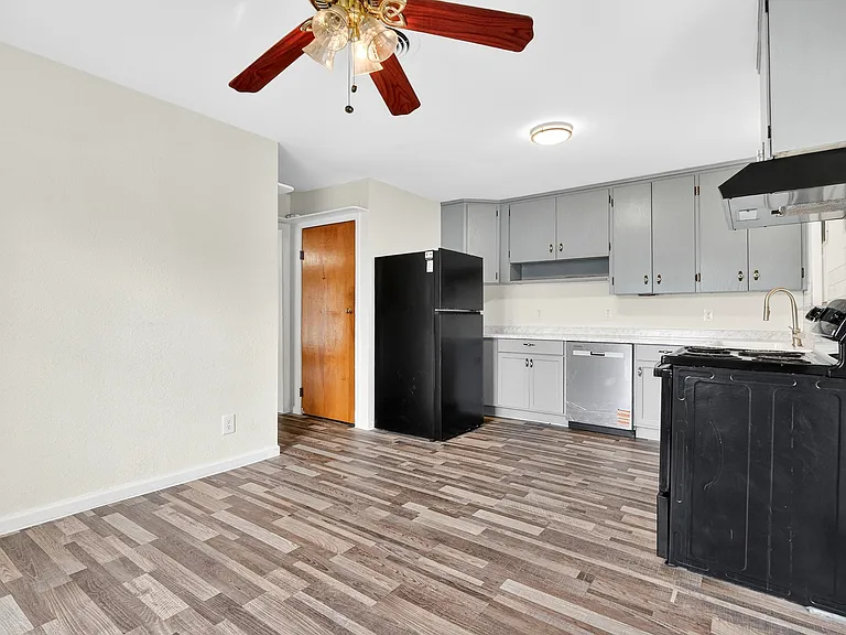1302 Redondo Dr — Photo 9