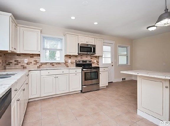 3rd image of 111 Fairway Ave