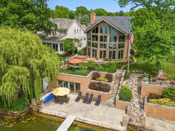 2114 E Shore Dr, Culver, IN 46511