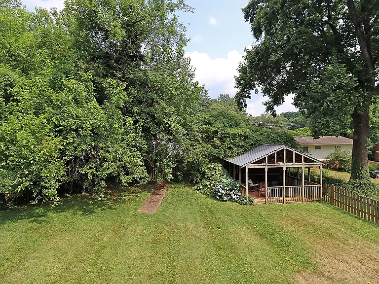 1412 Cherry Ave — Photo 17