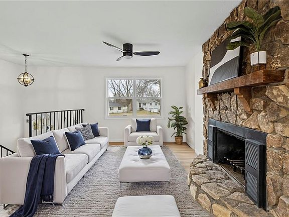 4th image of 19530 E 5th Terrace Ct N